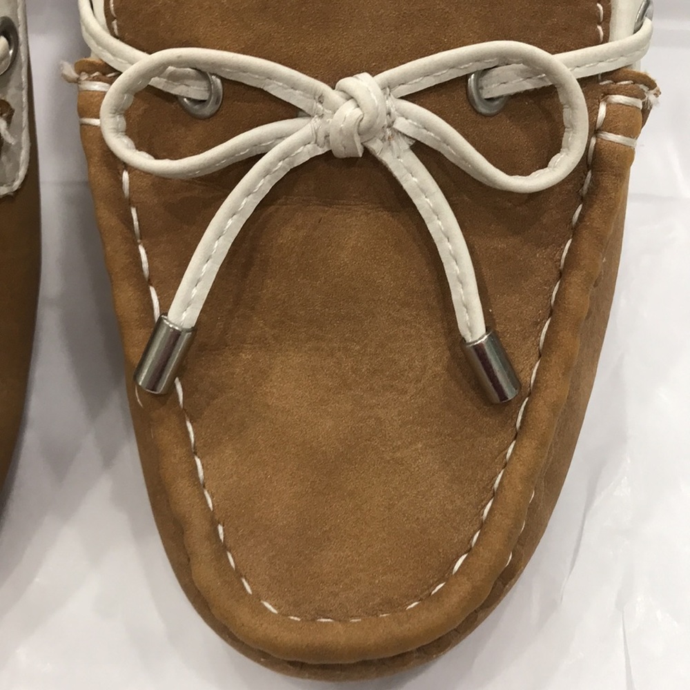SZ 8 B O C. LADY MOCCASIN tan w white tiesRUBBER SOLES comfort inside❤️ - Picture 2 of 8
